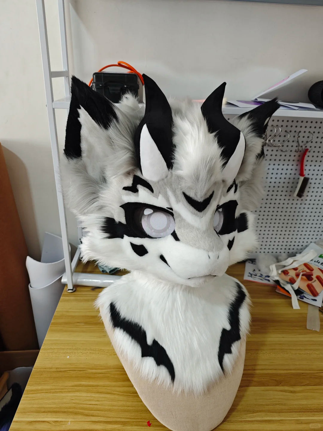 Yis cosplay Custom Black & White Horned Dragon Kemono Fursuit Head