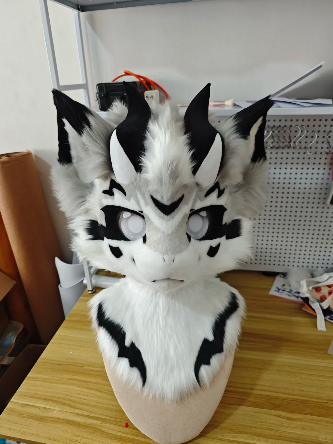 Yis cosplay Custom Black & White Horned Dragon Kemono Fursuit Head