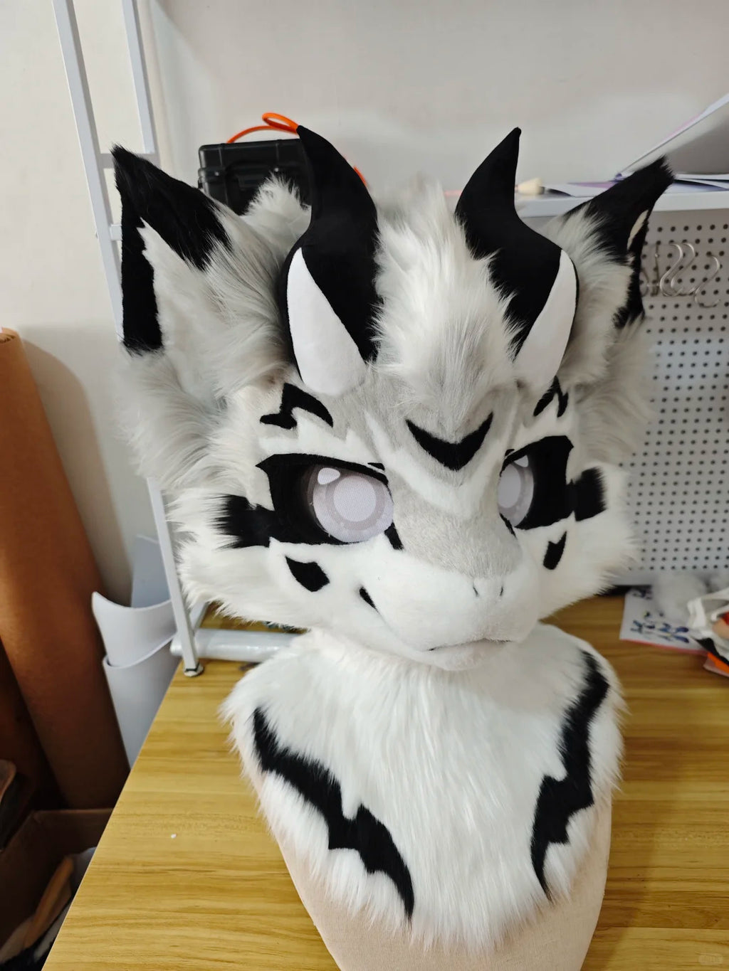 Yis cosplay Custom Black & White Horned Dragon Kemono Fursuit Head